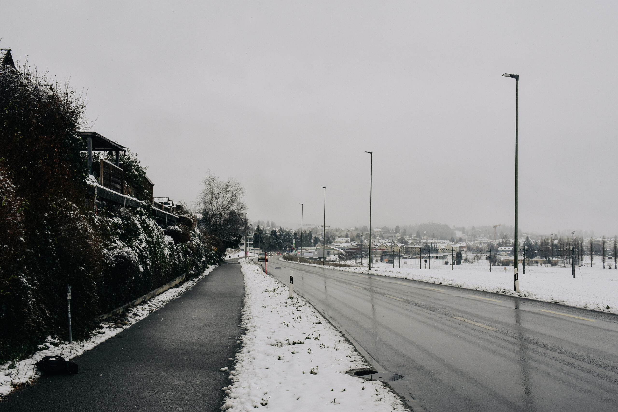 Auf dem Foto ist die baumlose Affolternstrasse zu sehen, in Blickrichtung Affoltern am Albis.