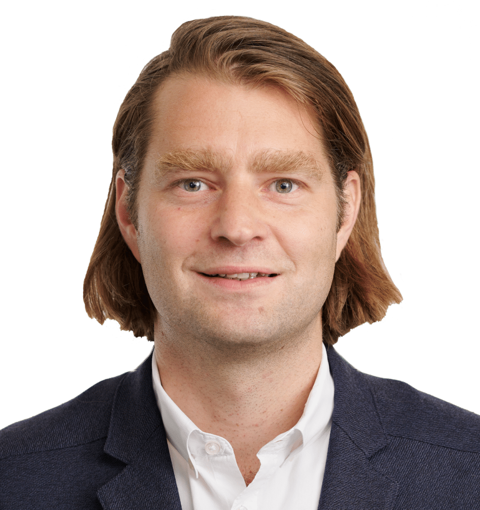 Der SP-Politiker Tobias Langenegger trägt ein dunkelblaues Jackett und ein weisses Hemd.