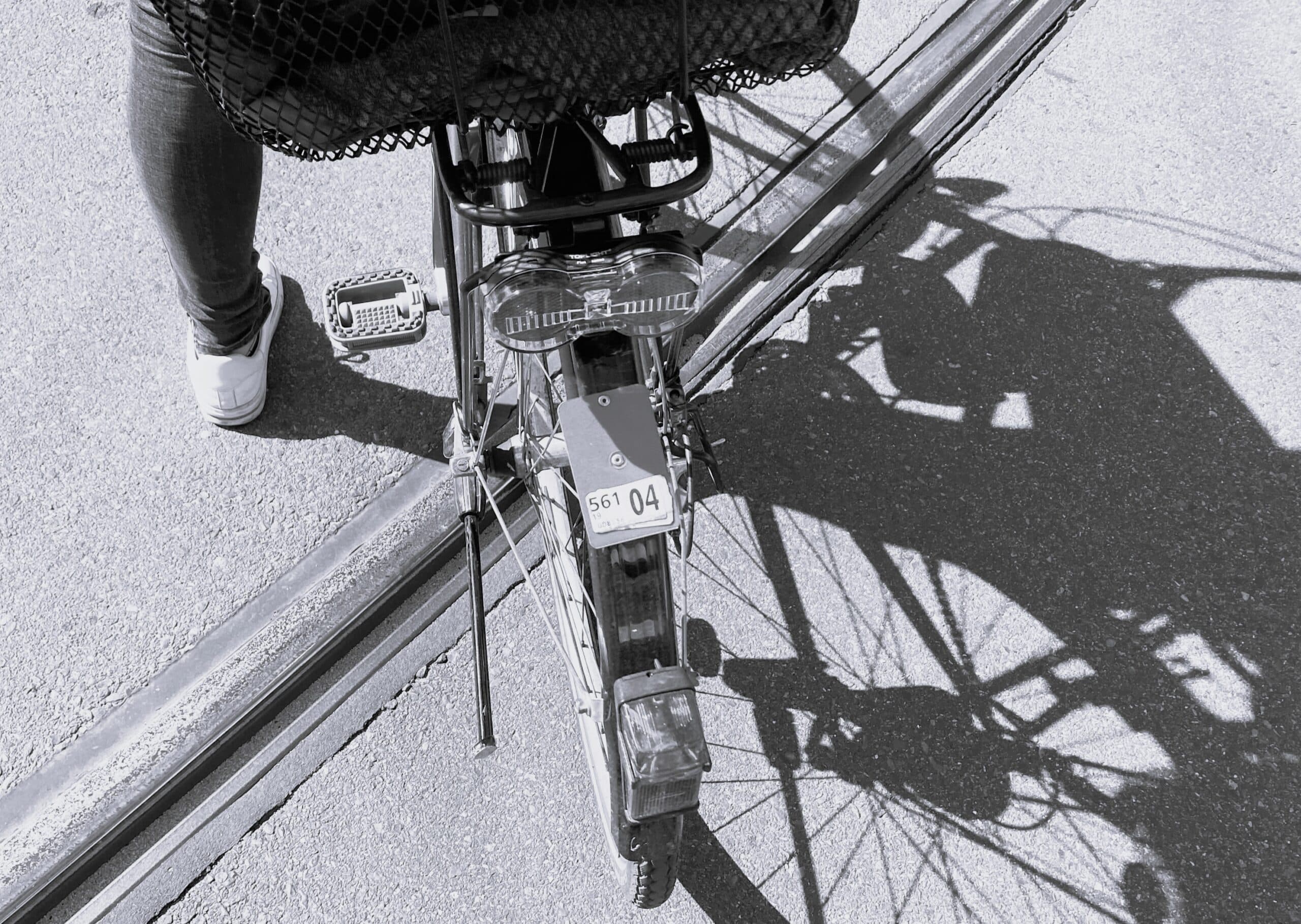 Das Bild zeigt ein Velo mit einer Velovignette in den 1990er Jahren.