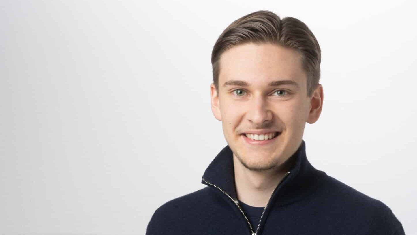 Auf dem Bild sieht man Mikhail Shalaev von der Jung-FDP der Stadt Zürich.