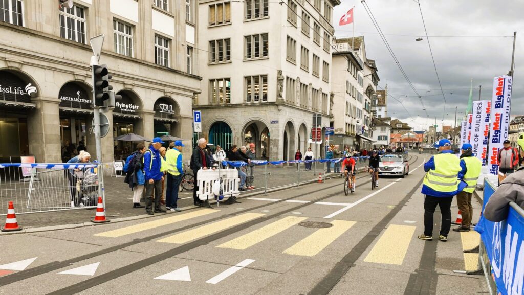 Das Bild zeigt den Limmatquai in Zürich während der Rad-WM im September 2024.