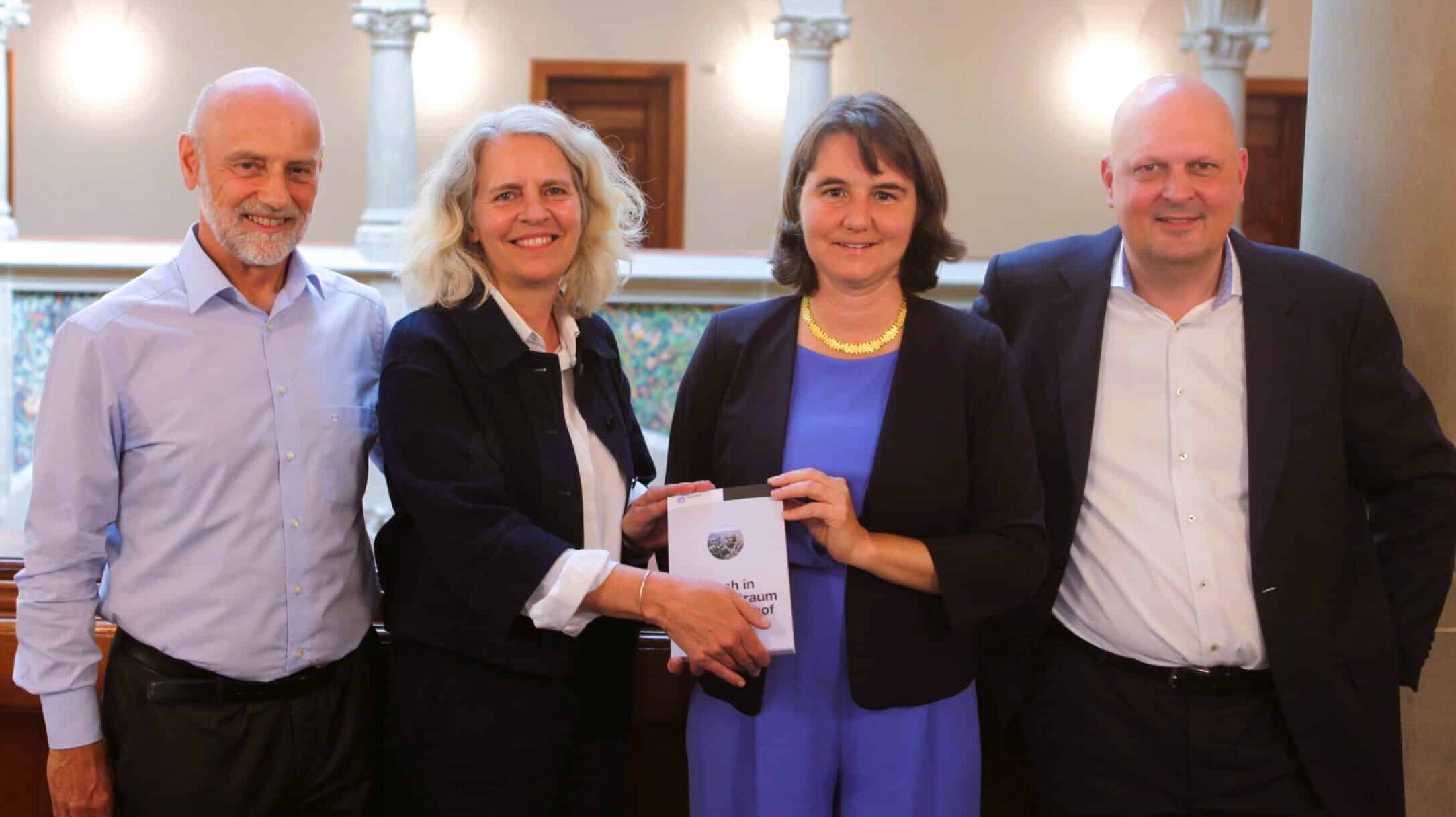Auf dem Bild sind André Odermatt, Karin Rykart, Simone Brander und Michael Baumer vom Zürcher Stadtrat zu sehen.