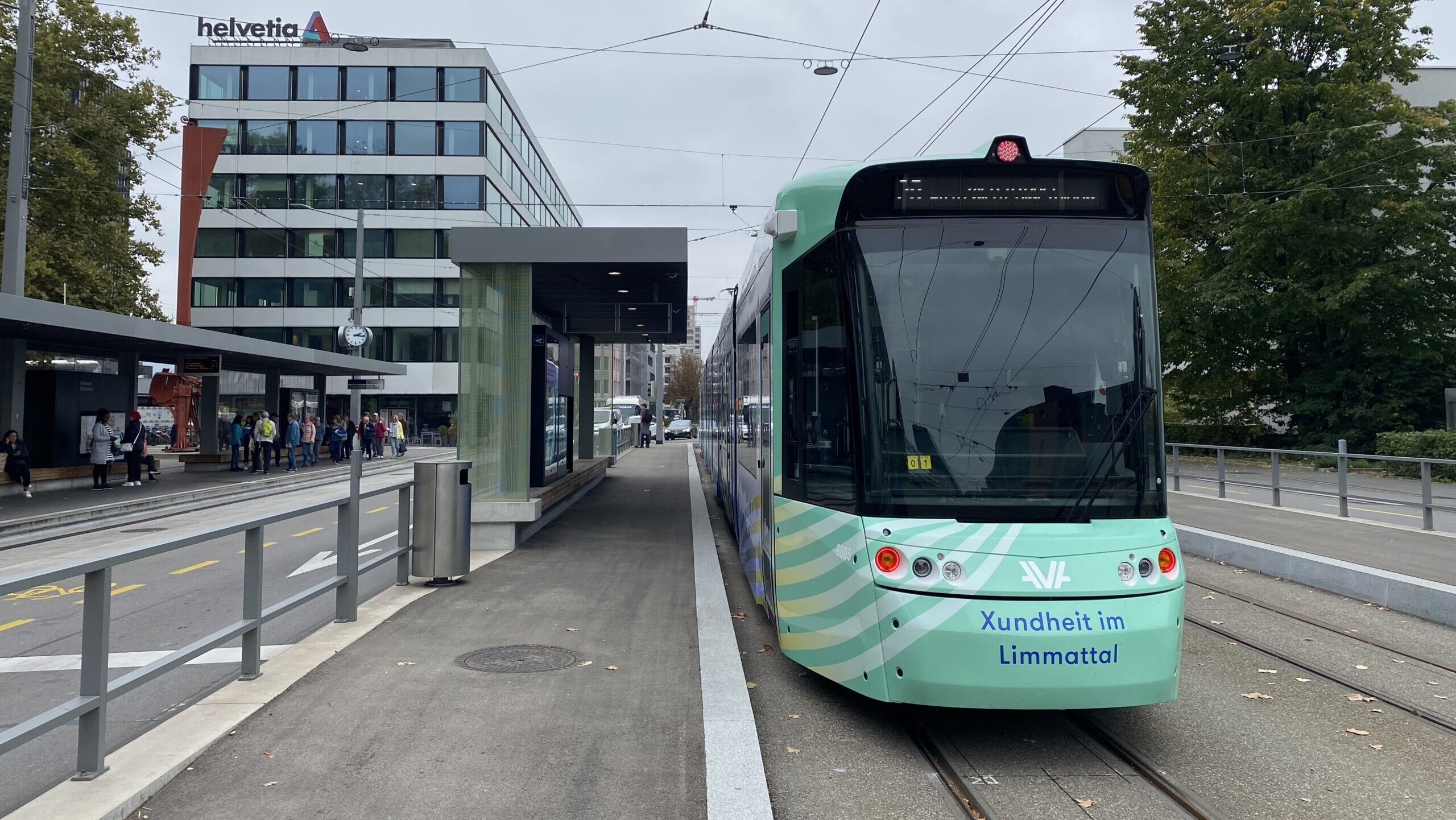 Das Bild zeigt die Limmattalbahn in Altstetten.