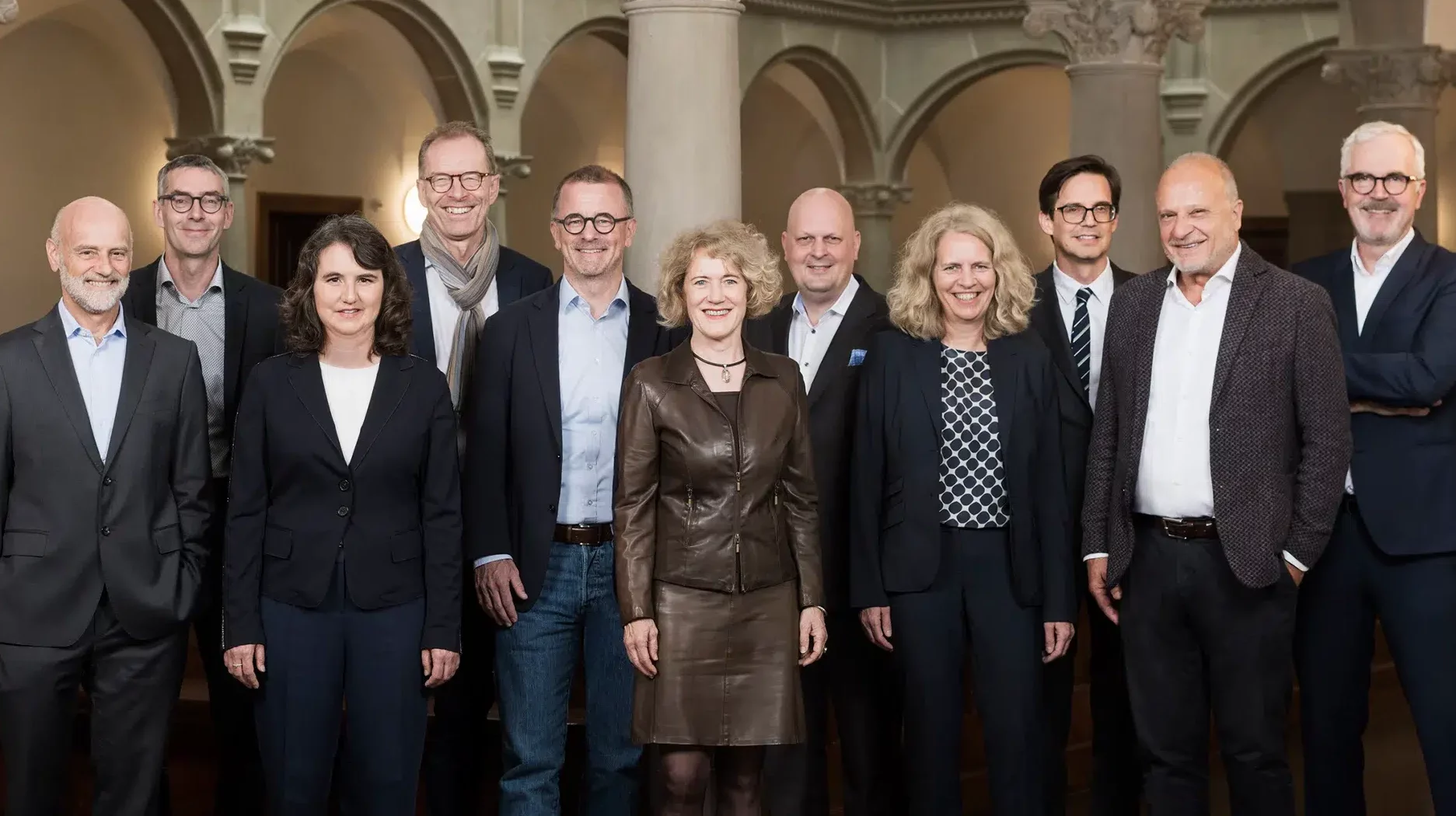 Auf dem Bild abgebildet ist der Gesamtstadtrat von Zürich in der aktuellen Zusammensetzung von 2025.