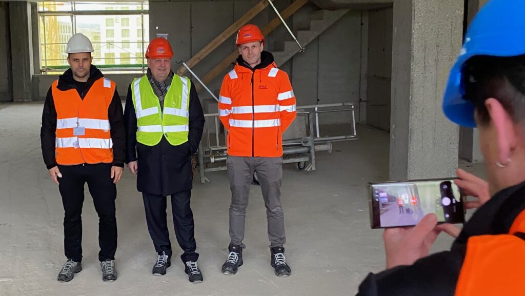 Auf dem Bild zu sehen sind Roman Pfister, Michael Baumer und Simon Frei (v.l.)