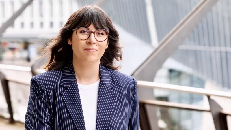 Zu sehen ist Serap Kahriman. Die GLP-Politikerin kandidiert fürs Stadtpräsidium in Zürich.