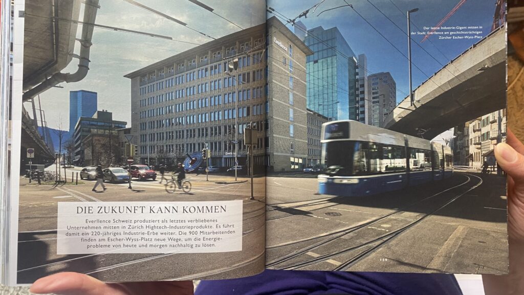Auf dem Bild zu sehen ist eines der schön gestalteten Kapitel im Buch "Die 100 spannendsten Unternehmen der Schweiz", es ist die Firma Everllence, ehemals MAN, ehemals Escher-Wyss AG.
