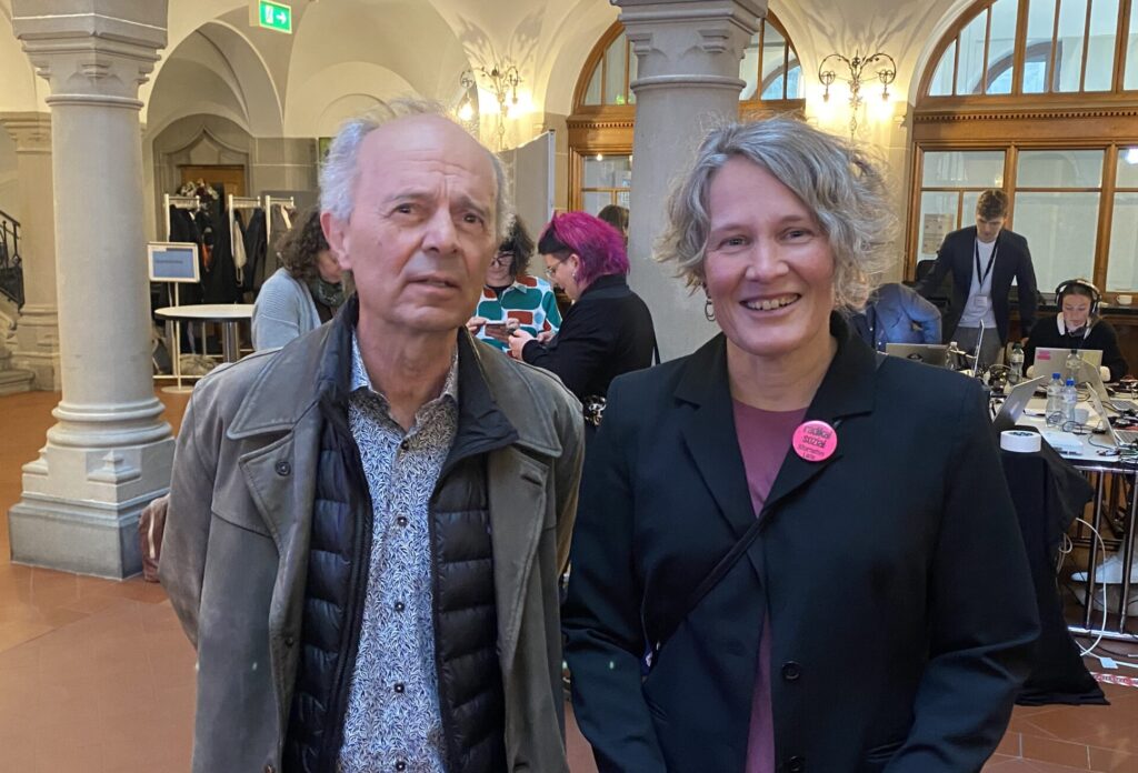 Zu sehen alt Stadtrat Richi Wolff und Tanja Maag, Stadtratskandidatin der AL.