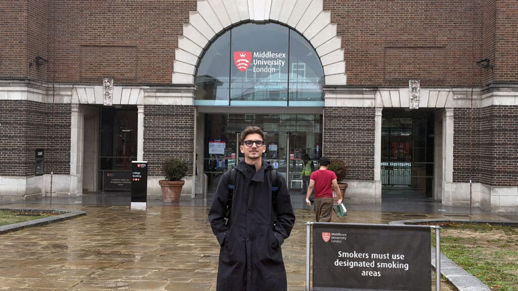 „Unser Mann in London“ feiert Premiere: Mind the Gap