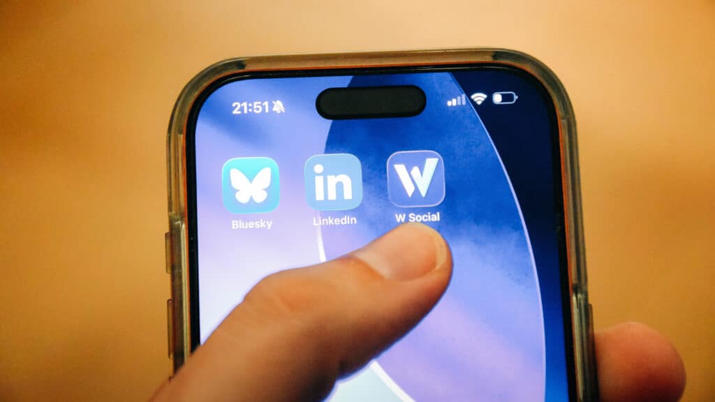 Rathuus ist neu auf W Social